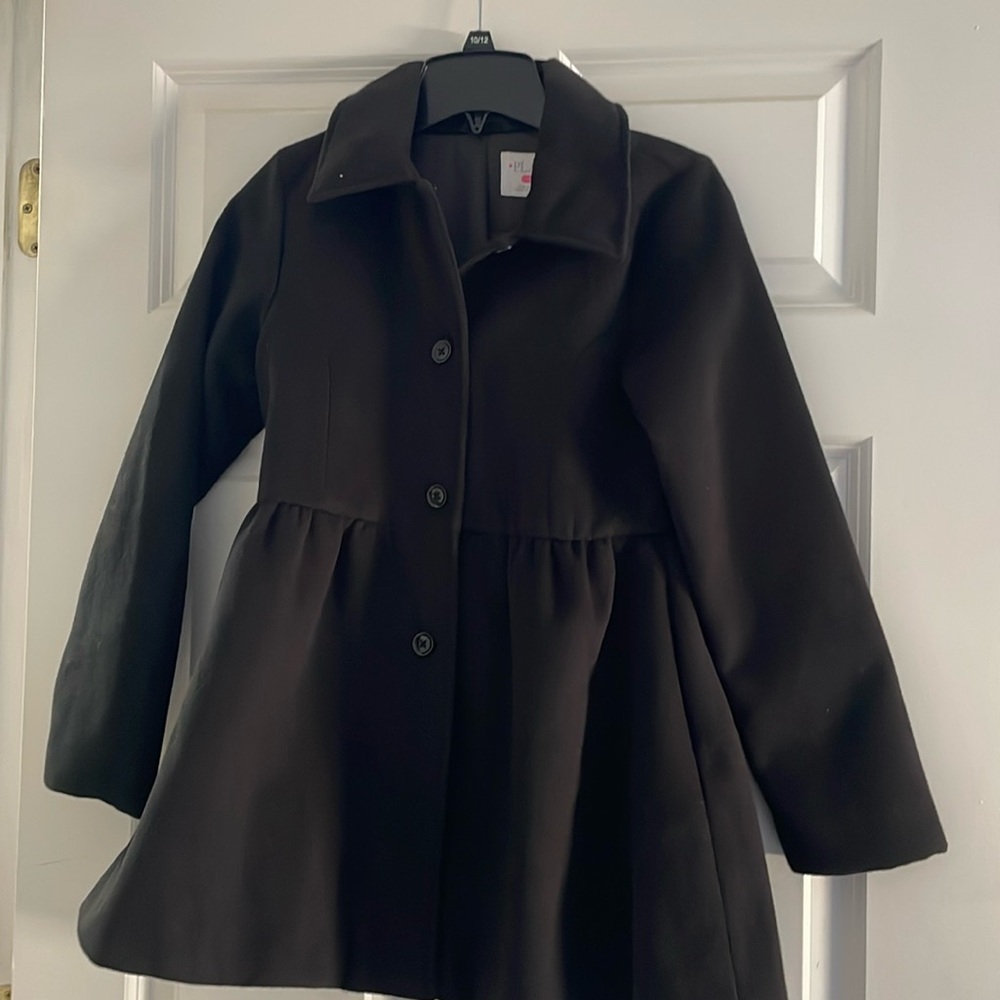 Girls 10/12 adorable black Peacoat! Perfect for the holidays ❤️